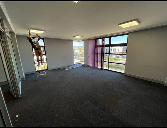 342M² WAREHOUSE TO LET IN STIKLAND INDUSTRIAL